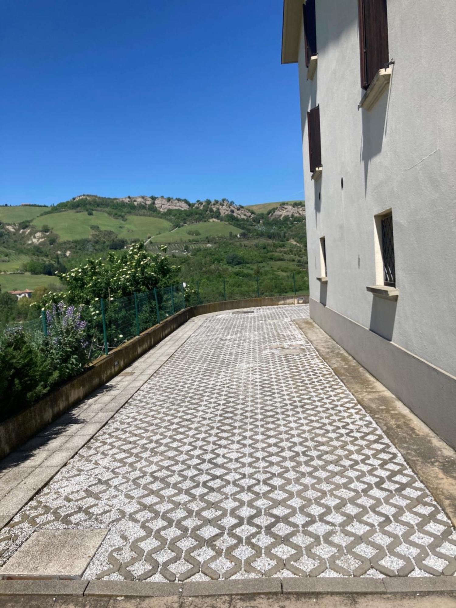 Ca' Vanello Apartment Borgo Tossignano Luaran gambar