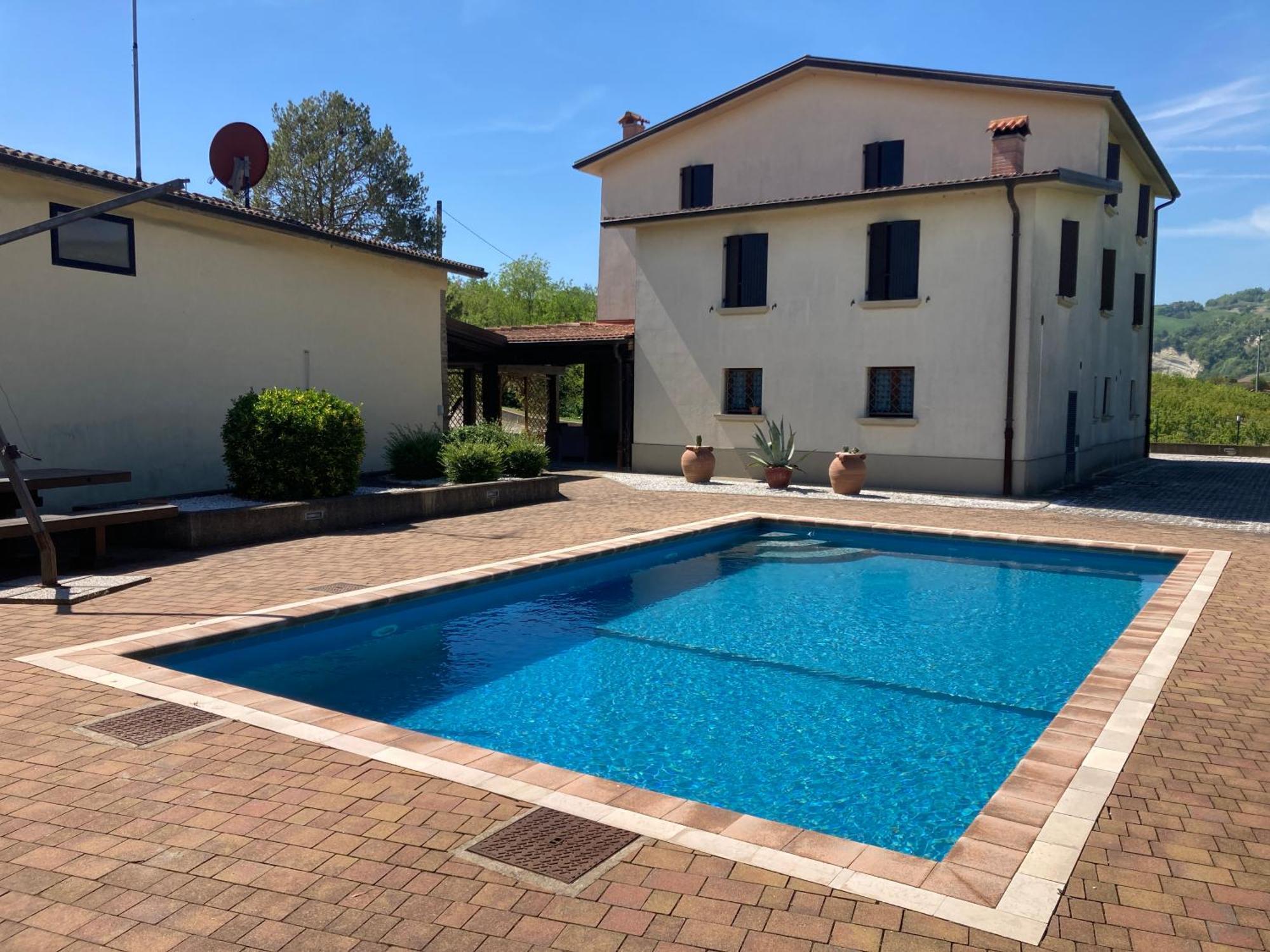 Ca' Vanello Apartment Borgo Tossignano Luaran gambar